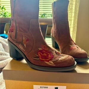 Sundance Brown Suede Embroidered Booties by Kanna **New in Box